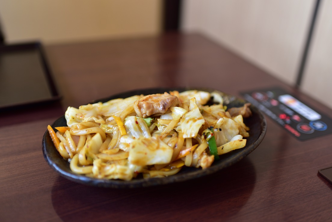 岡山発のb級グルメ 津山ホルモンうどん とは なべやき屋キンレイ 鍋焼うどん 冷凍麺はキンレイ