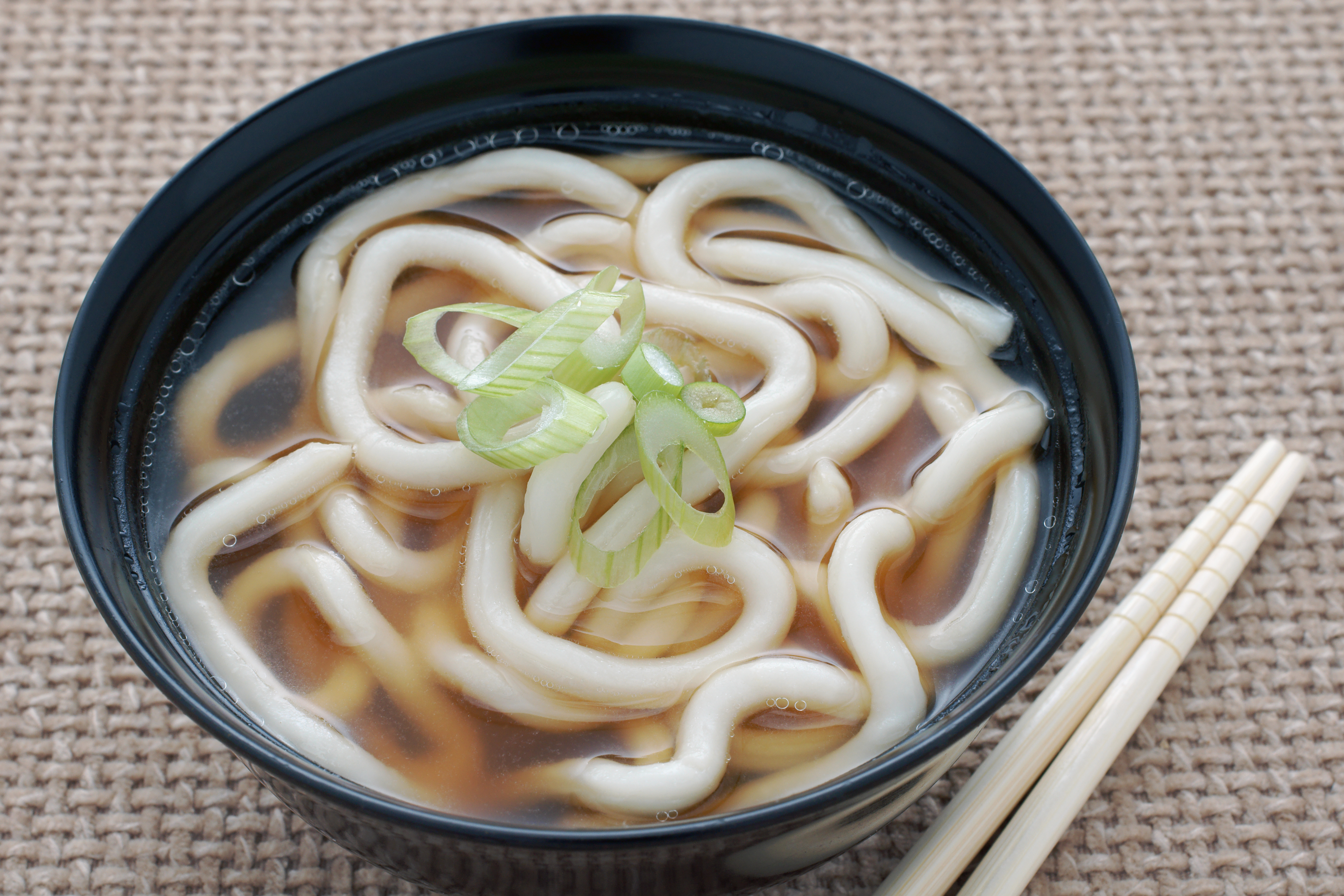 めんつゆ がなくても おいしいうどん料理は作れる なべやき屋キンレイ 鍋焼うどん 冷凍麺はキンレイ