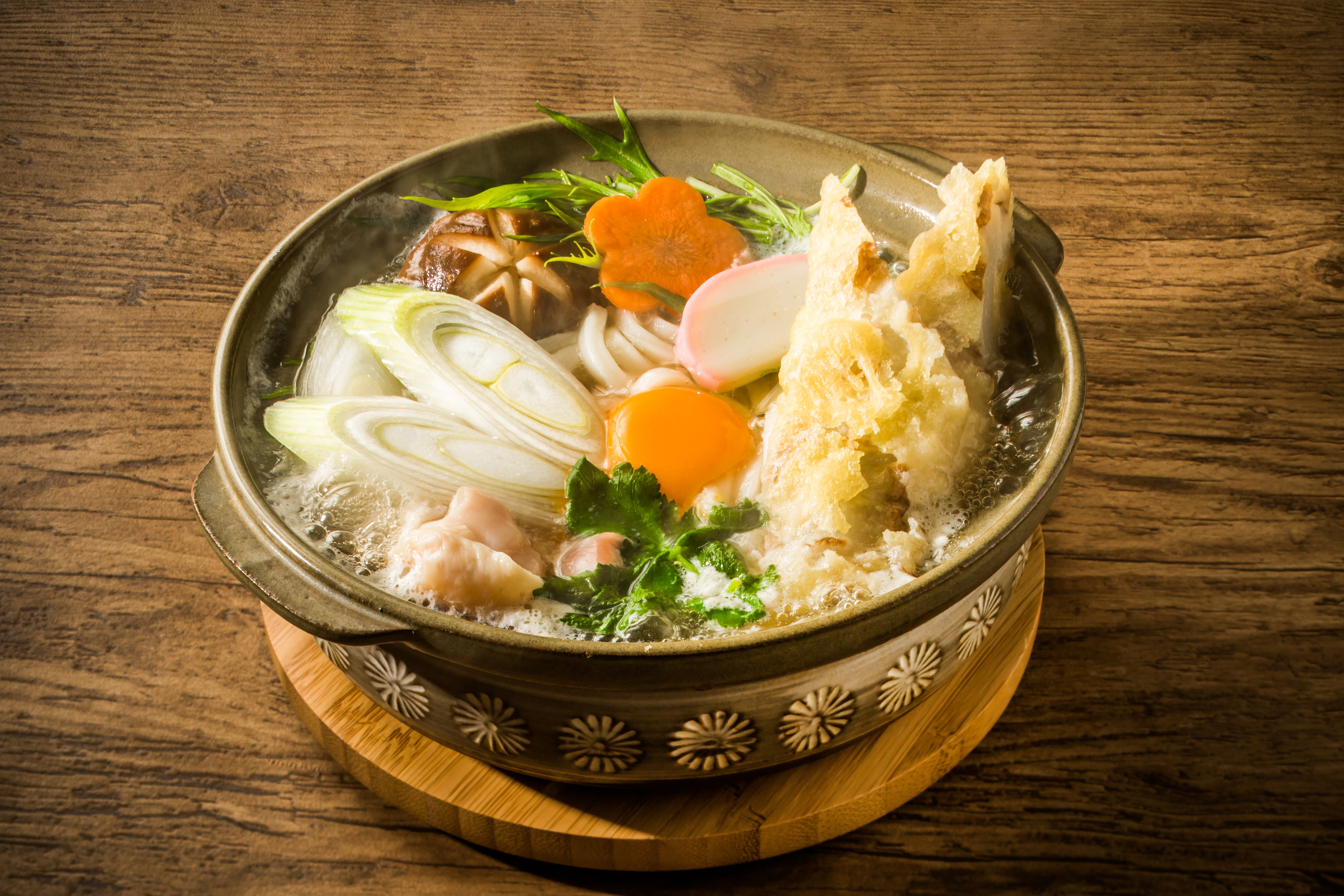 身体を芯から温める 冷凍うどんで作る鍋焼きうどんレシピ なべやき屋キンレイ 鍋焼うどん 冷凍麺はキンレイ