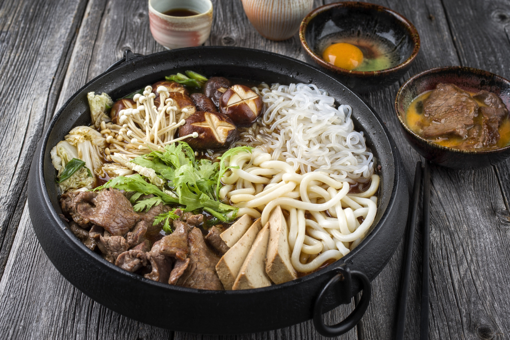 もつ鍋以外にも 中太のちゃんぽん麺は鍋のシメにぴったり なべやき屋キンレイ 鍋焼うどん 冷凍麺はキンレイ