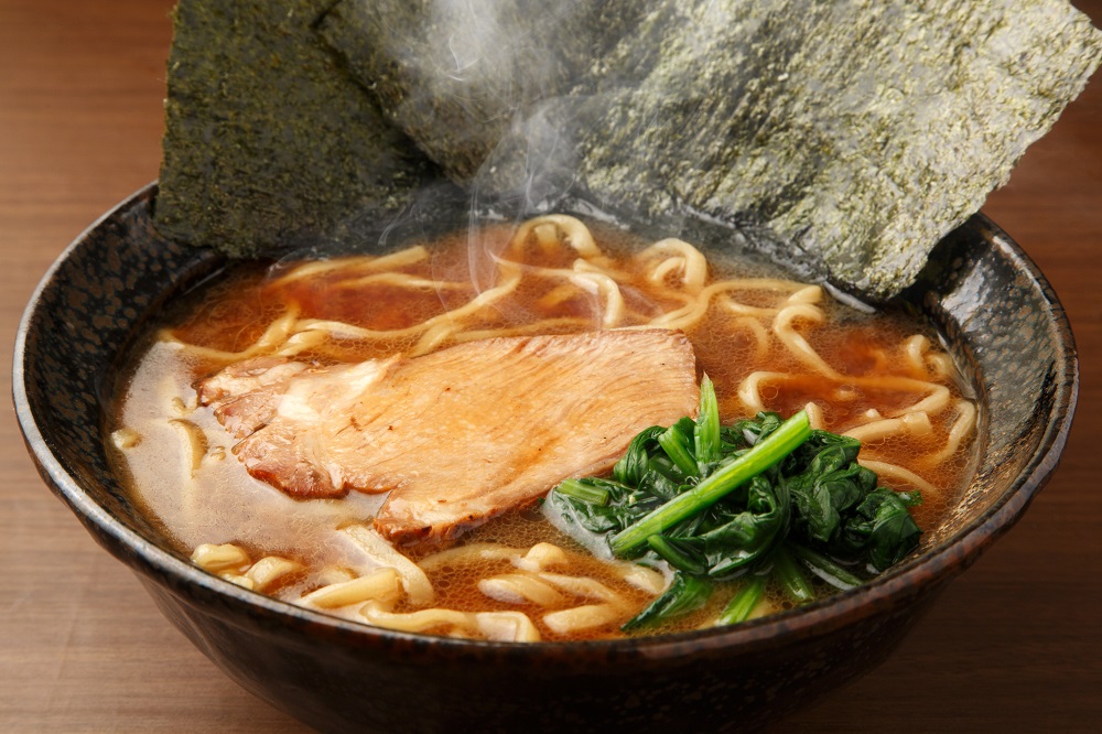 横浜発祥の 家系ラーメン 具材 スープの特徴は なべやき屋キンレイ 鍋焼うどん 冷凍麺はキンレイ